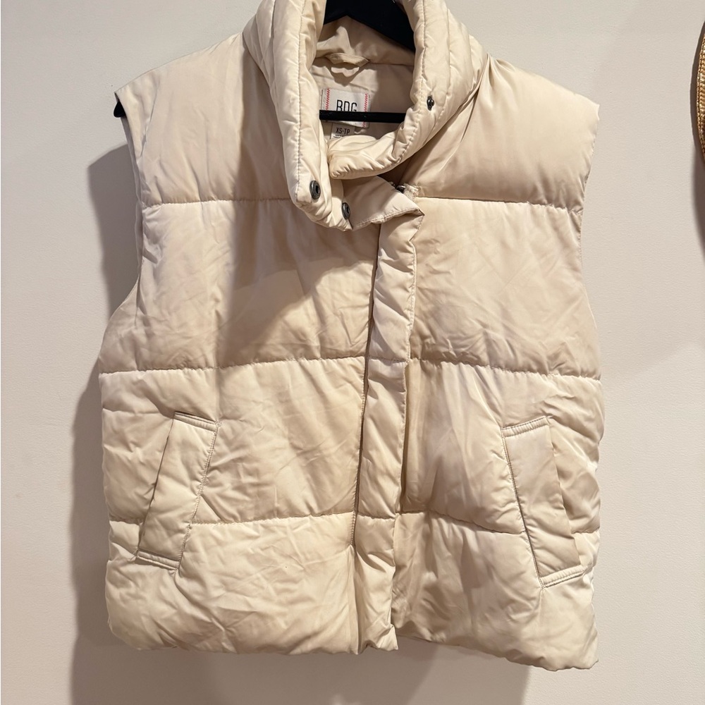 BDG Beige Puffer Crop Vest, oversized XS (fits up to medium).